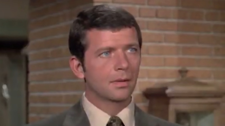 Robert Reed Brady Bunch screenshot