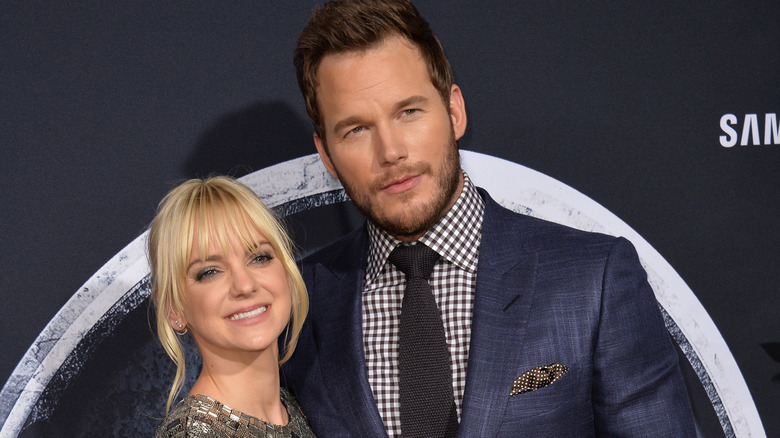 Chris Pratt and Anna Faris smiling