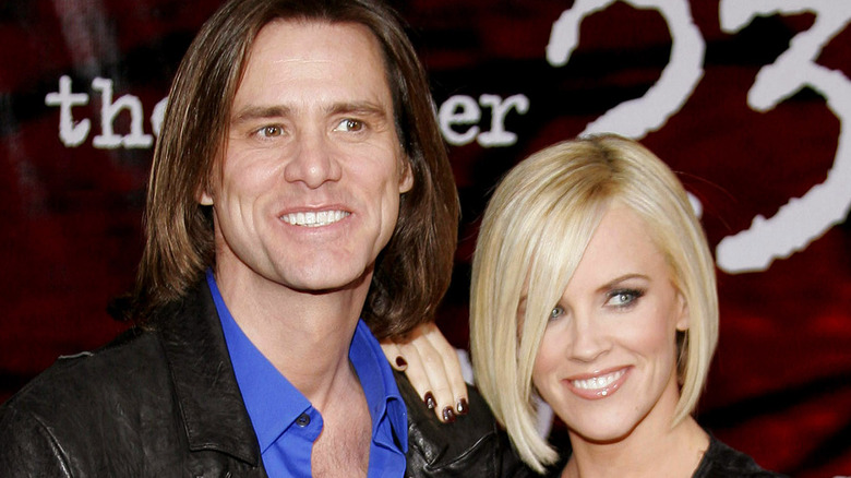 Jim Carrey and Jenny McCarthy smiling