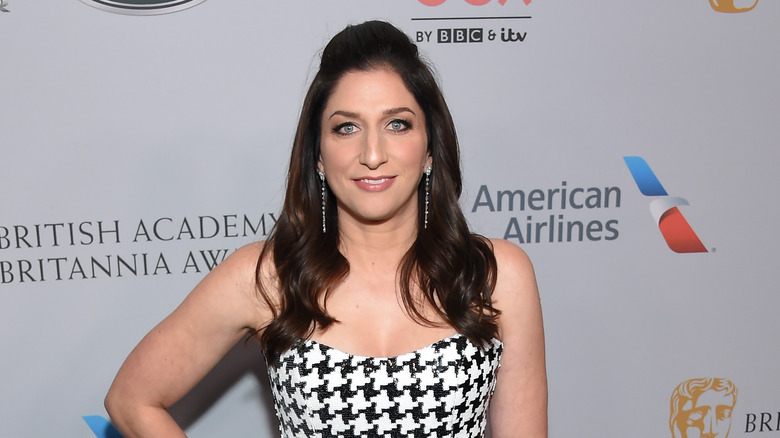 Chelsea Peretti posing on red carpet