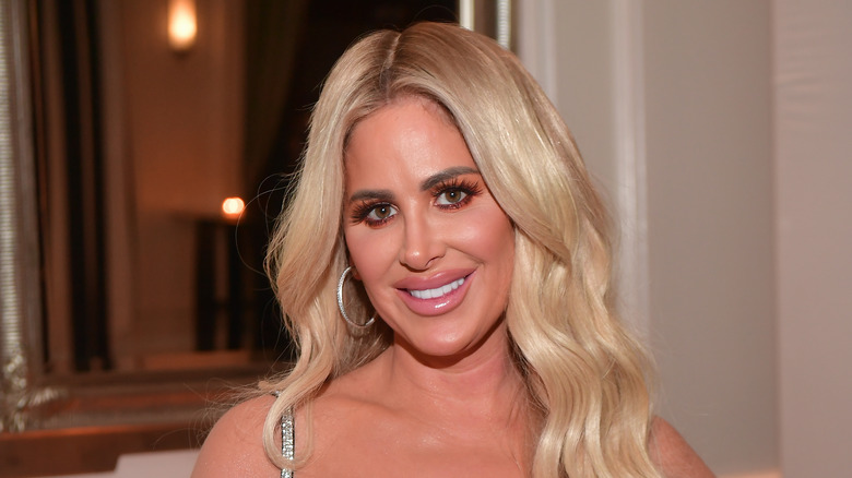 Kim Zolciak posing