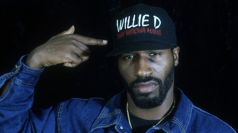 Willie D pointing at hat