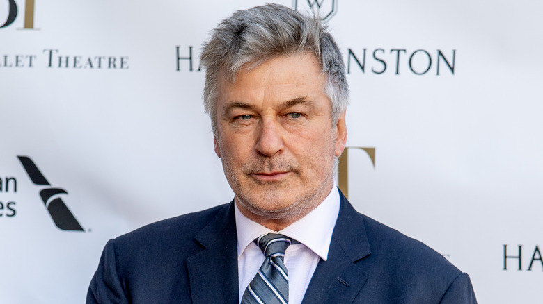 Alec Baldwin posing for cameras