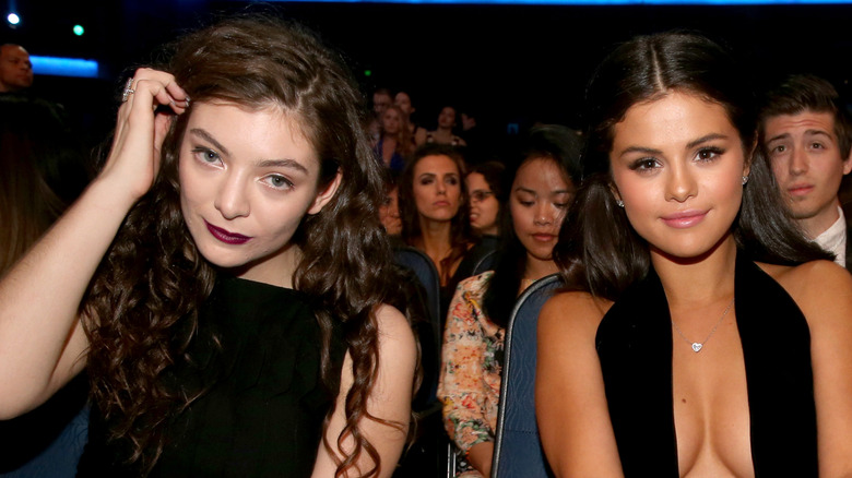 Lorde and Selena Gomez, both seated