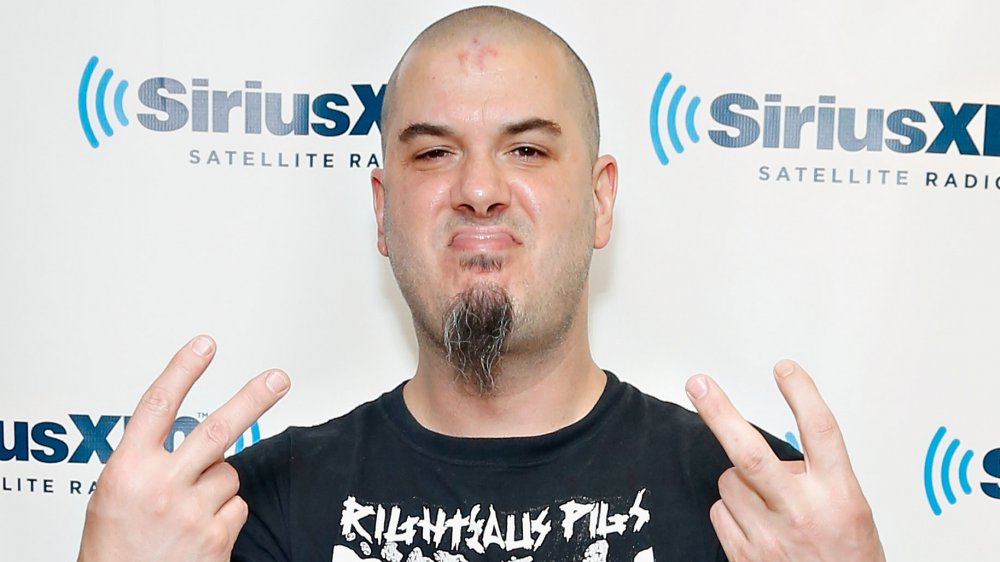 Phil Anselmo throwing up peace fingers