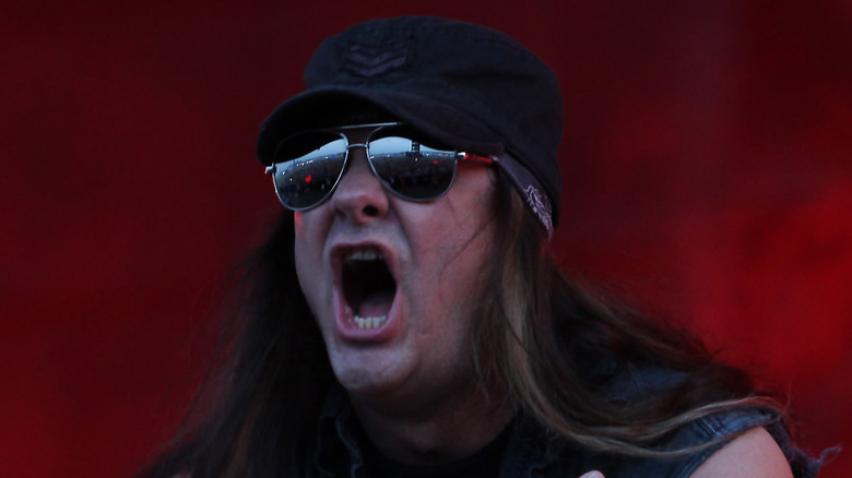 Johnny Solinger performing with Skid Row