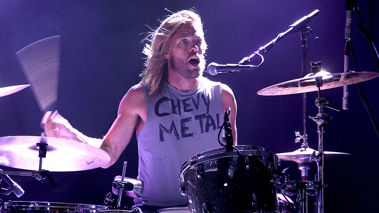 Taylor Hawkins drumming