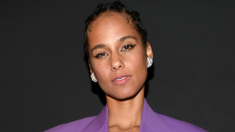 Alicia Keys posing and looking at camera