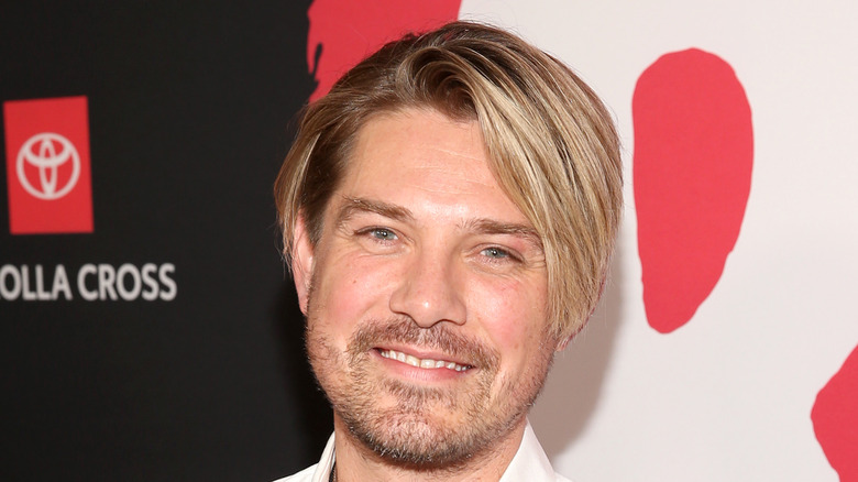 Taylor Hanson smiling 