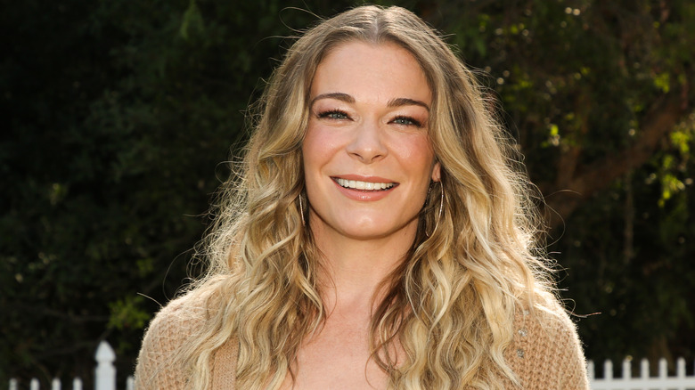 LeAnn Rimes with a middle part