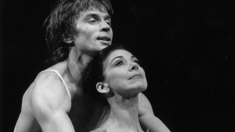 Margot Fonteyn and Rudolf Nureyev dancing 