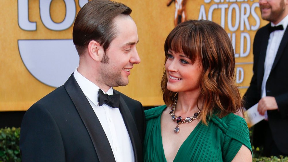 Vincent Kartheiser and Alexis Bledel looking at one another