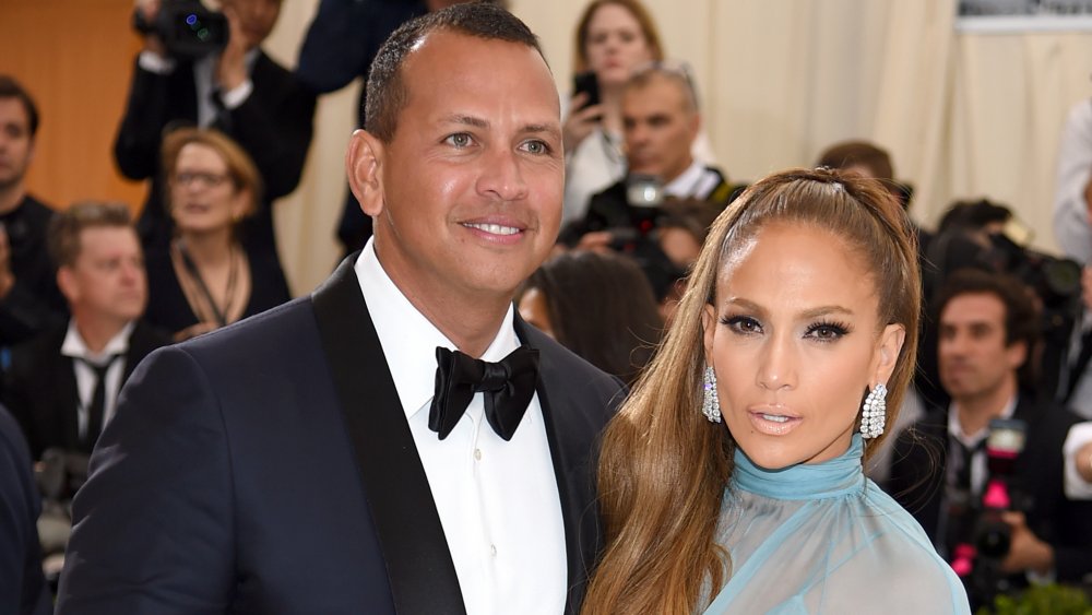 Alex Rodriguez and Jennifer Lopez posing at the MET Gala in 2017