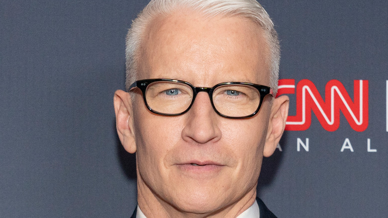 Anderson Cooper posing for cameras