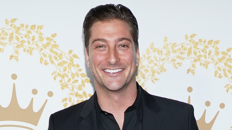 Daniel Lissing smiling