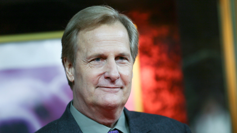 Jeff Daniels posing