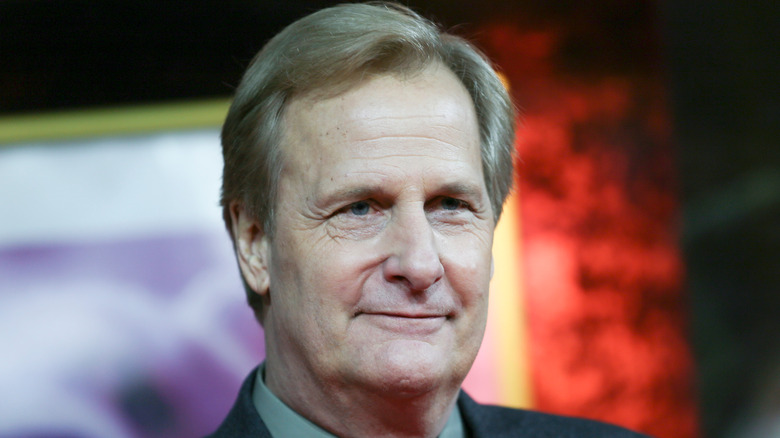 Jeff Daniels smirking