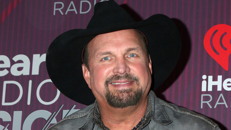 Garth Brooks in a hat