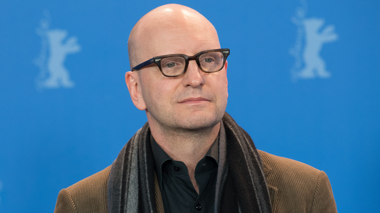 Steven Soderbergh posing