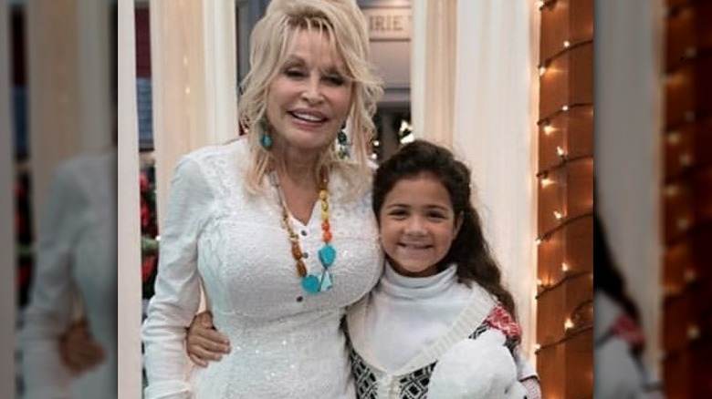 Dolly Parton posing with Talia Hill