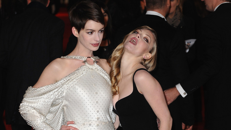 Amanda Seyfried and Anne Hathaway posing