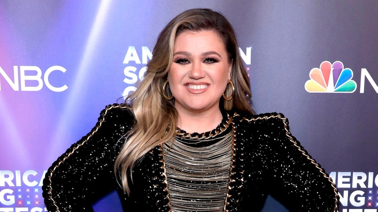 Kelly Clarkson on the red carpet