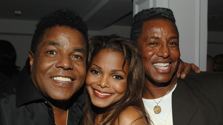 Janet Jackson poses with her brothers Tito (L) and Jermaine (R)