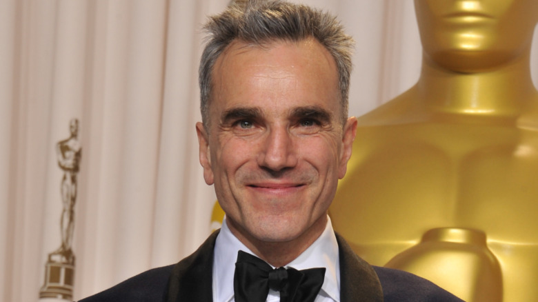 Daniel Day Lewis with his Oscar win 
