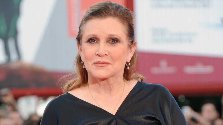 Carrie Fisher smiling on red carpet