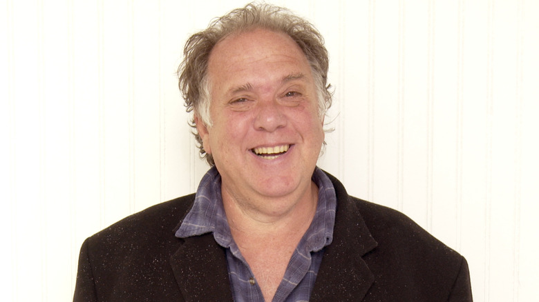 Maury Chaykin standing