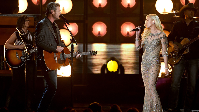 Blake Shelton performing with Gwen Stefani