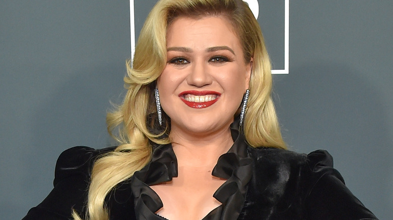 Kelly Clarkson smiling black outfit 2020