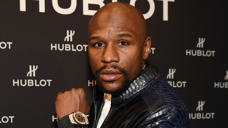 Floyd Mayweather Jr posing