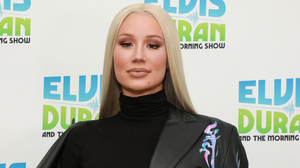 Iggy Azalea smirking 