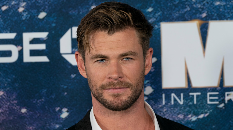 Chris Hemsworth smirking 