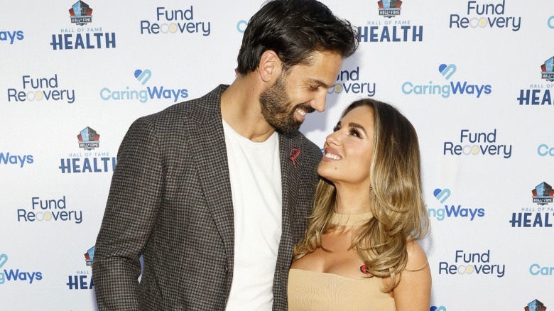 Jessie James Decker and Eric Decker posing at an event