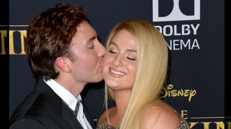 Daryl Sabara kissing Meghan Trainor on the cheek