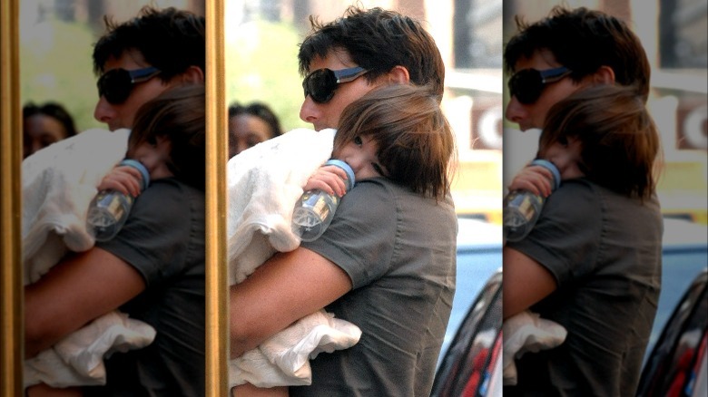 Tom Cruise carries Suri Cruise as a baby