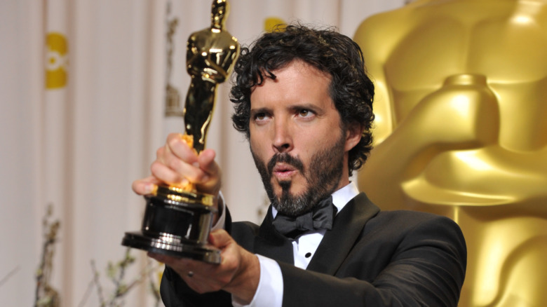 Bret McKenzie posing with his Oscar in 2012