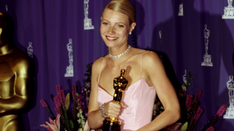 Gwyneth Paltrow smiling with her Oscar