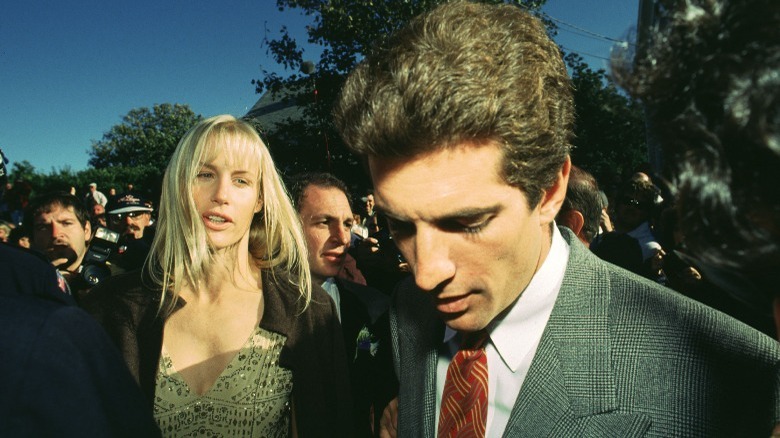 Daryl Hannah looking at John F Kennedy Jr