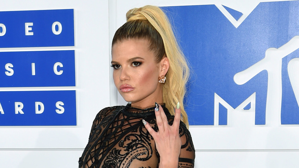 Chanel West Coast flashing a West Coast sign at the MTV VMAs