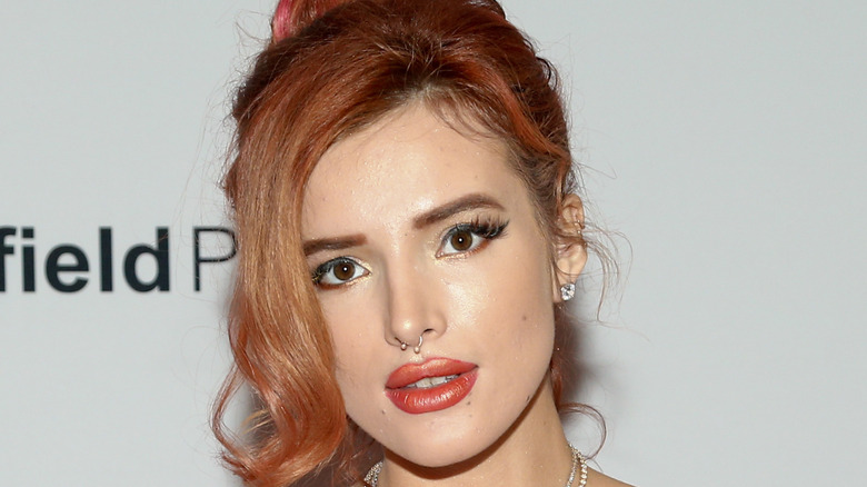 Bella Thorne wearing nose ring