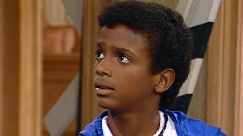 Young A﻿lfonso Ribeiro looking up