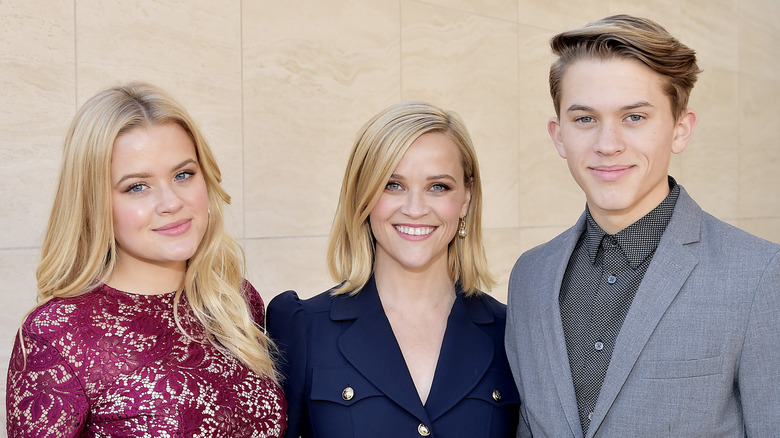 Reese Witherspoon posing with Ava and Deacon Phillippe