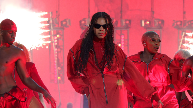 Blue Ivy Carter and other dancers dancing on stage