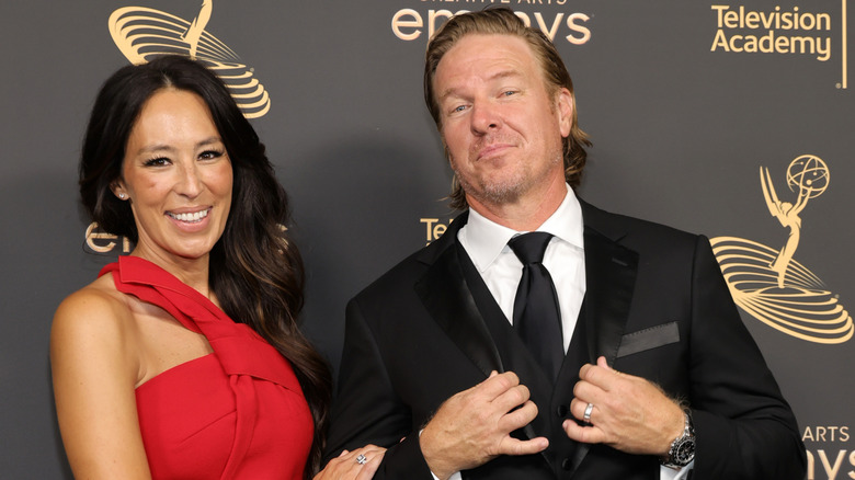 Joanna and Chip Gaines posing on the red carpet