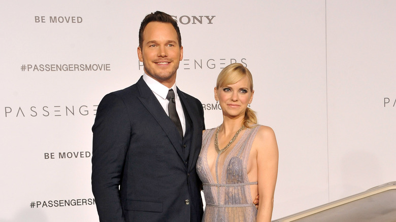 Chris Pratt and Anna Faris pose 