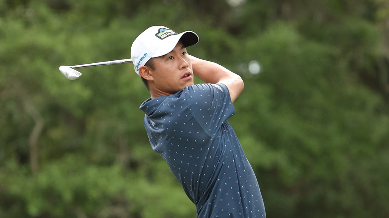 Collin Morikawa golfing 