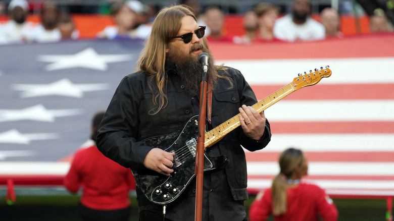 Chris Stapleton playing guitar